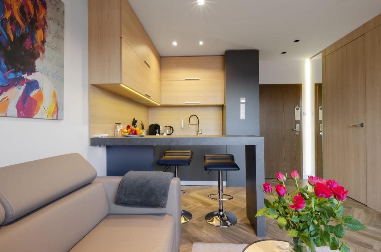 Lupoapartments Z Jacuzzi Pole Dance Leczycka 29 Klimatyzacja Parking Dostep Na Kod 罗兹 外观 照片