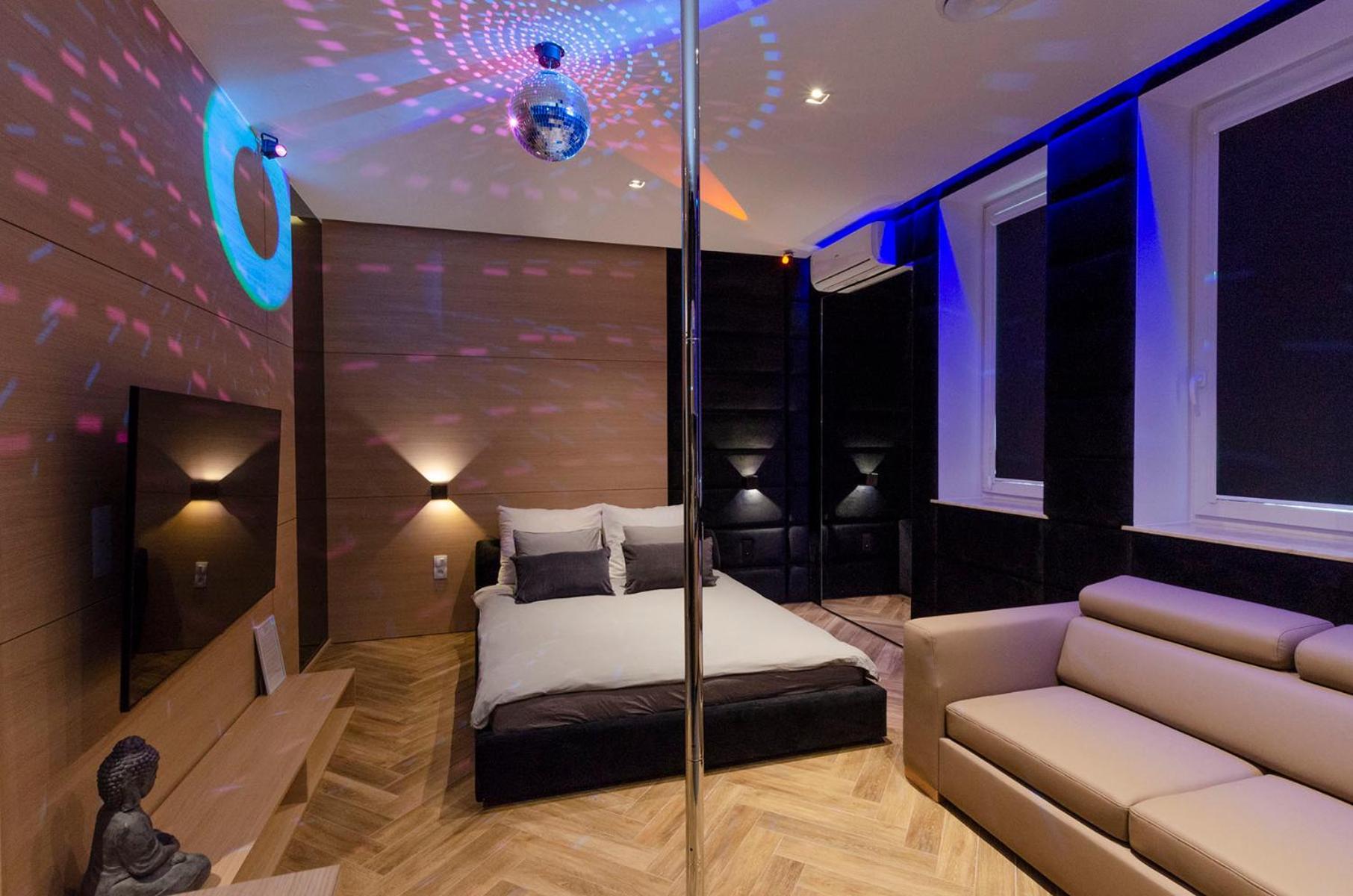 Lupoapartments Z Jacuzzi Pole Dance Leczycka 29 Klimatyzacja Parking Dostep Na Kod 罗兹 外观 照片