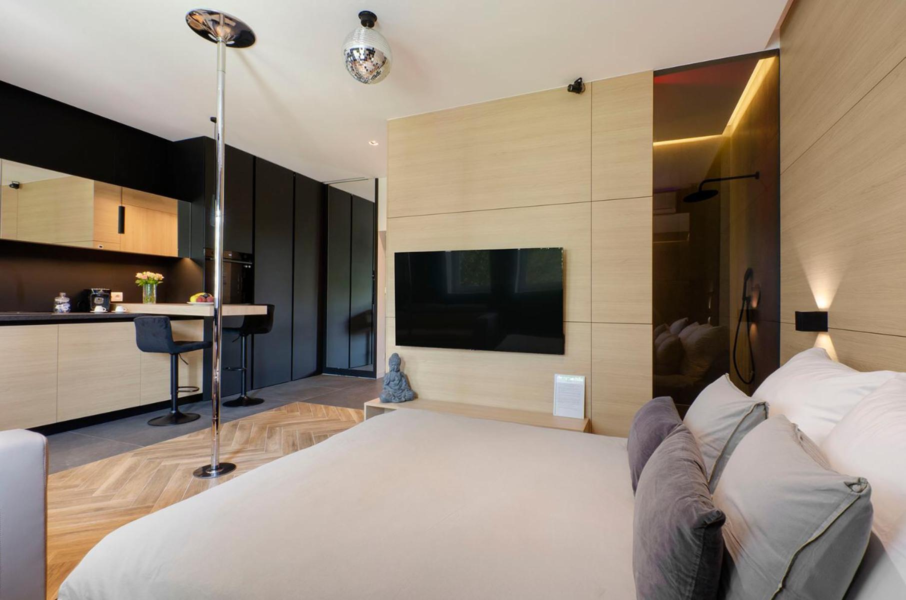 Lupoapartments Z Jacuzzi Pole Dance Leczycka 29 Klimatyzacja Parking Dostep Na Kod 罗兹 外观 照片